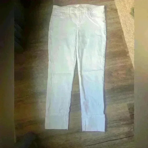 Joe’s Jean white 31 ladies excellent condition. Super stretch. Great for summer! - Picture 3 of 8